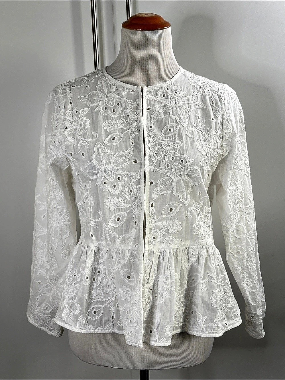 ZARA Floral Lace Peplum Blouse Size Medium Like New